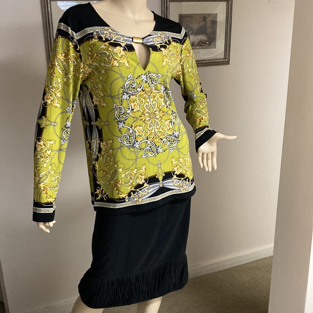 PREMISE Beautiful top in Black-Gold -Green patterns.